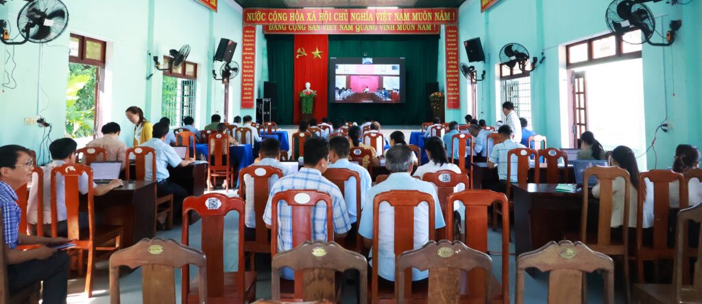 ĐẢNG UỶ XÃ ĐỨC PHÚ THAM DỰ HỘI NGHỊ TẬP HUẤN CÔNG TÁC VĂN THƯ, LƯU TRỮ VÀ TRIỂN KHAI CÁC VĂN BẢN MỚI