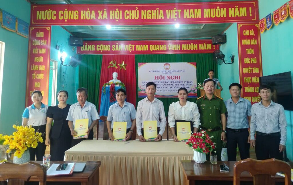 ĐỨC PHÚ RA MẮT MÔ HÌNH “KHU DÂN CƯ ĐOÀN KẾT – AN TOÀN – ẤM NO – HẠNH PHÚC” GẮN VỚI “5 KHÔNG, 3 SẠCH, 3 AN”.