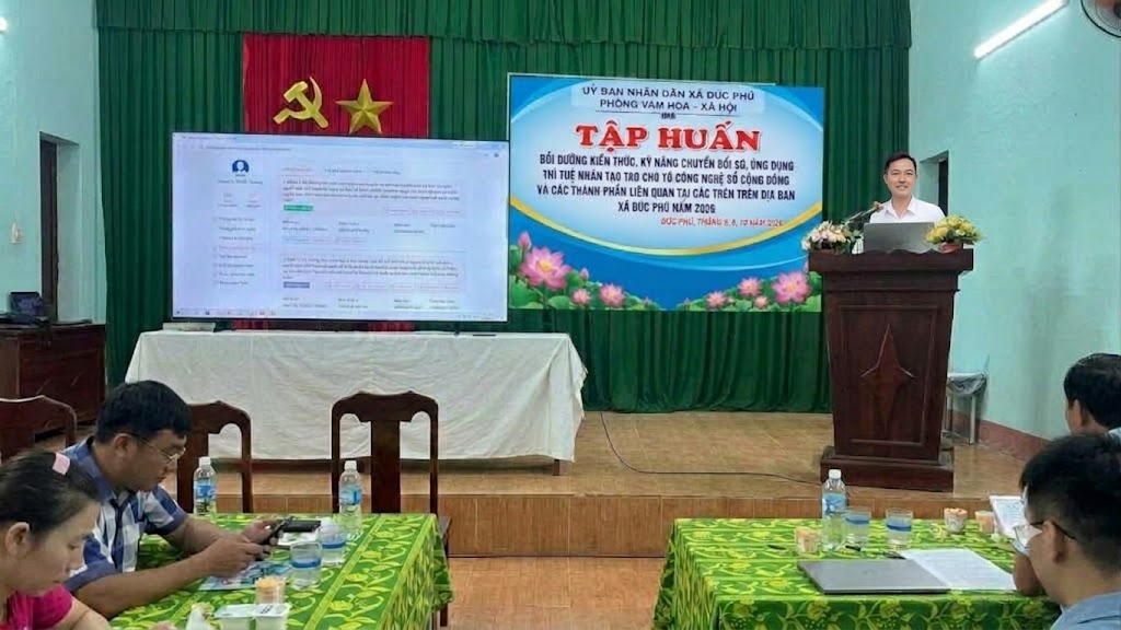 XÃ ĐỨC PHÚ TỔ CHỨC TẬP HUẤN CHUYỂN ĐỔI SỐ, ỨNG DỤNG CÔNG NGHỆ SỐ ĐẾN CÁC THÔN TRÊN ĐỊA BÀN 